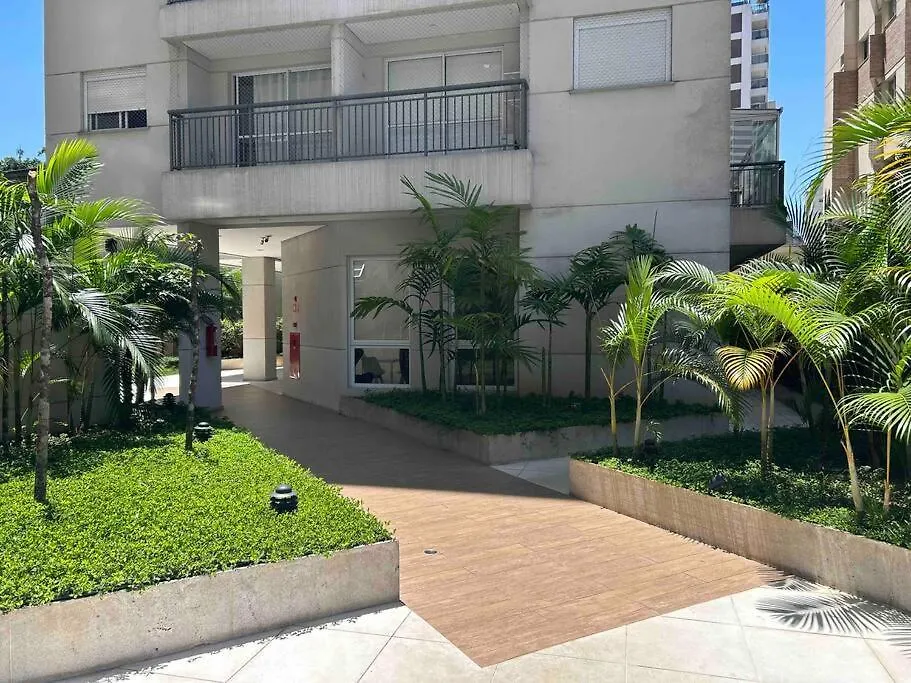 Appartamento Lk1005 Espacoso Apartamento Com Vista Da Vibrante Rua Augusta San Paolo